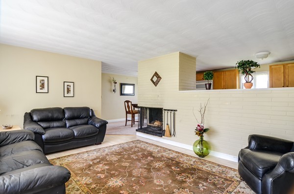 29 Bantry Road Framingham, MA 01701 - Photo 3 of 18