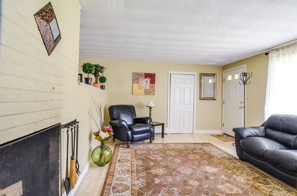 29 Bantry Road Framingham, MA 01701 - Photo 4 of 18