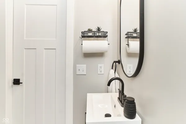 $2,000 | 1435 South Alabama Street, Indianapolis, IN 46225