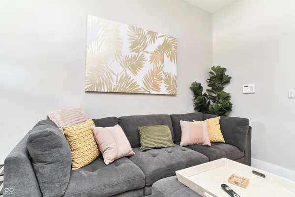 $2,000 | 1435 South Alabama Street, Indianapolis, IN 46225