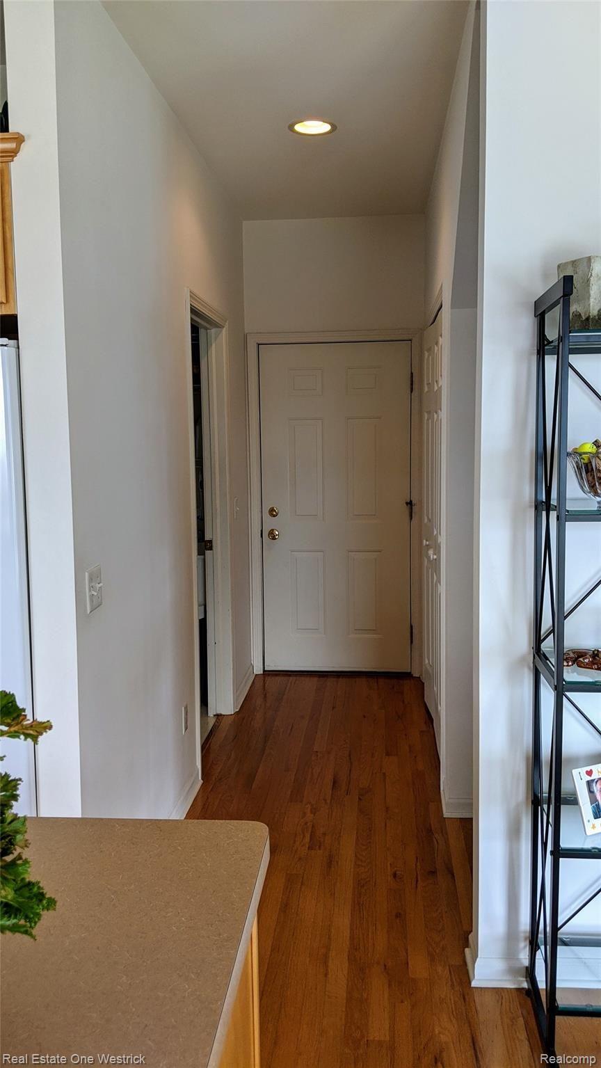 7277 Dyke Road Algonac, MI 48001 - Photo 27 of 38 Hall entry to garage