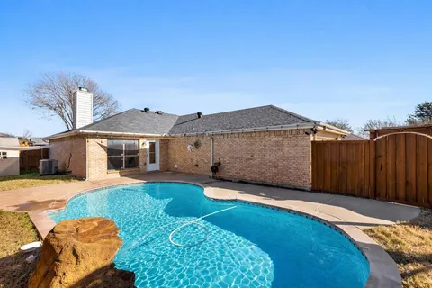 $350,000 | 828 Arbor Downs Drive, Plano, TX 75023