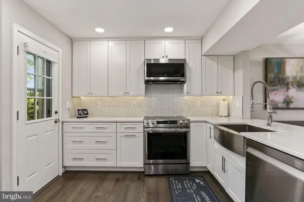 $3,900 | 8078 Sebon Drive, Vienna, VA 22180