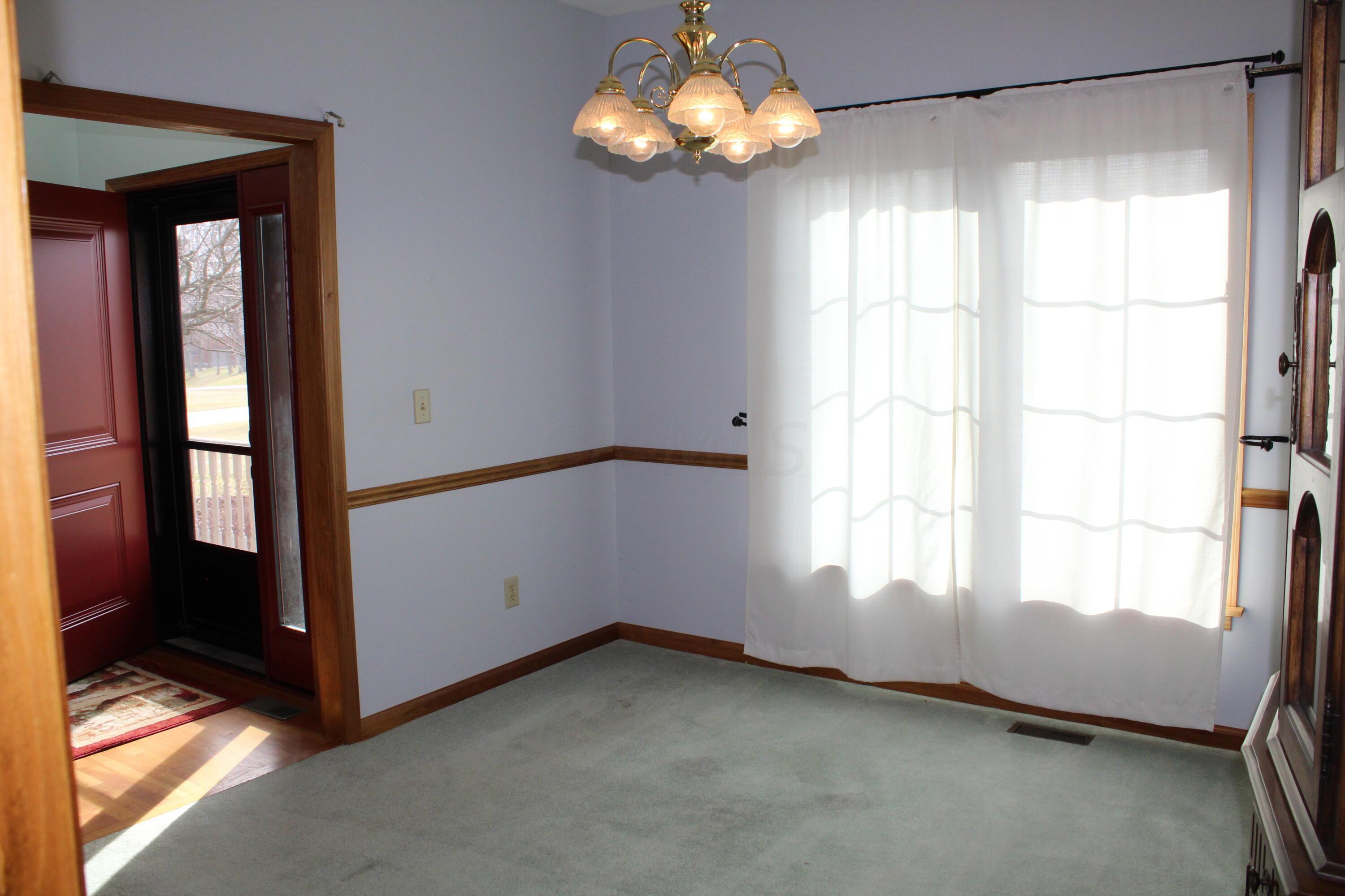 570 Todds Ridge Road Wilmington, OH 45177 - Photo 13 of 38 Formal DR or Flex