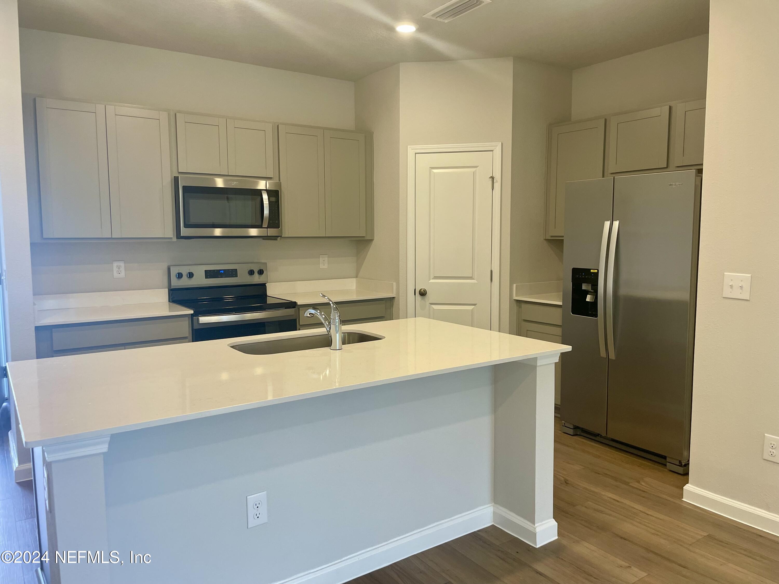 10657 Waterfield Road, Unit 13 Jacksonville, FL 32210 - Photo 3 of 15 Kitchen2