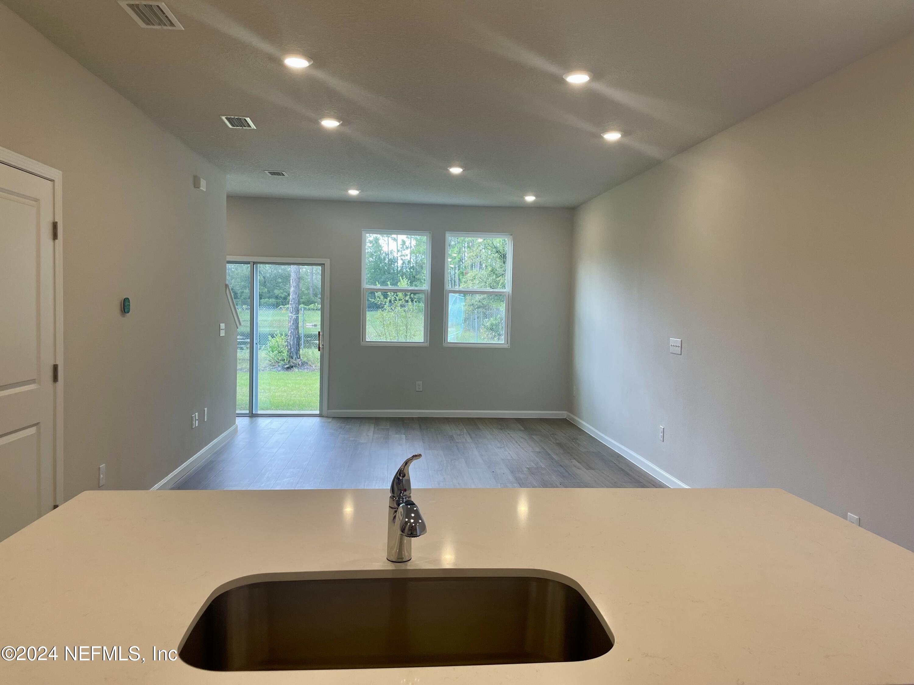10657 Waterfield Road, Unit 13 Jacksonville, FL 32210 - Photo 4 of 15 Living