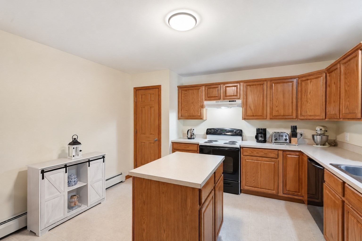 36 Ludlow Road Chicopee, MA 01020 - Photo 7 of 42 Gallery Image 7