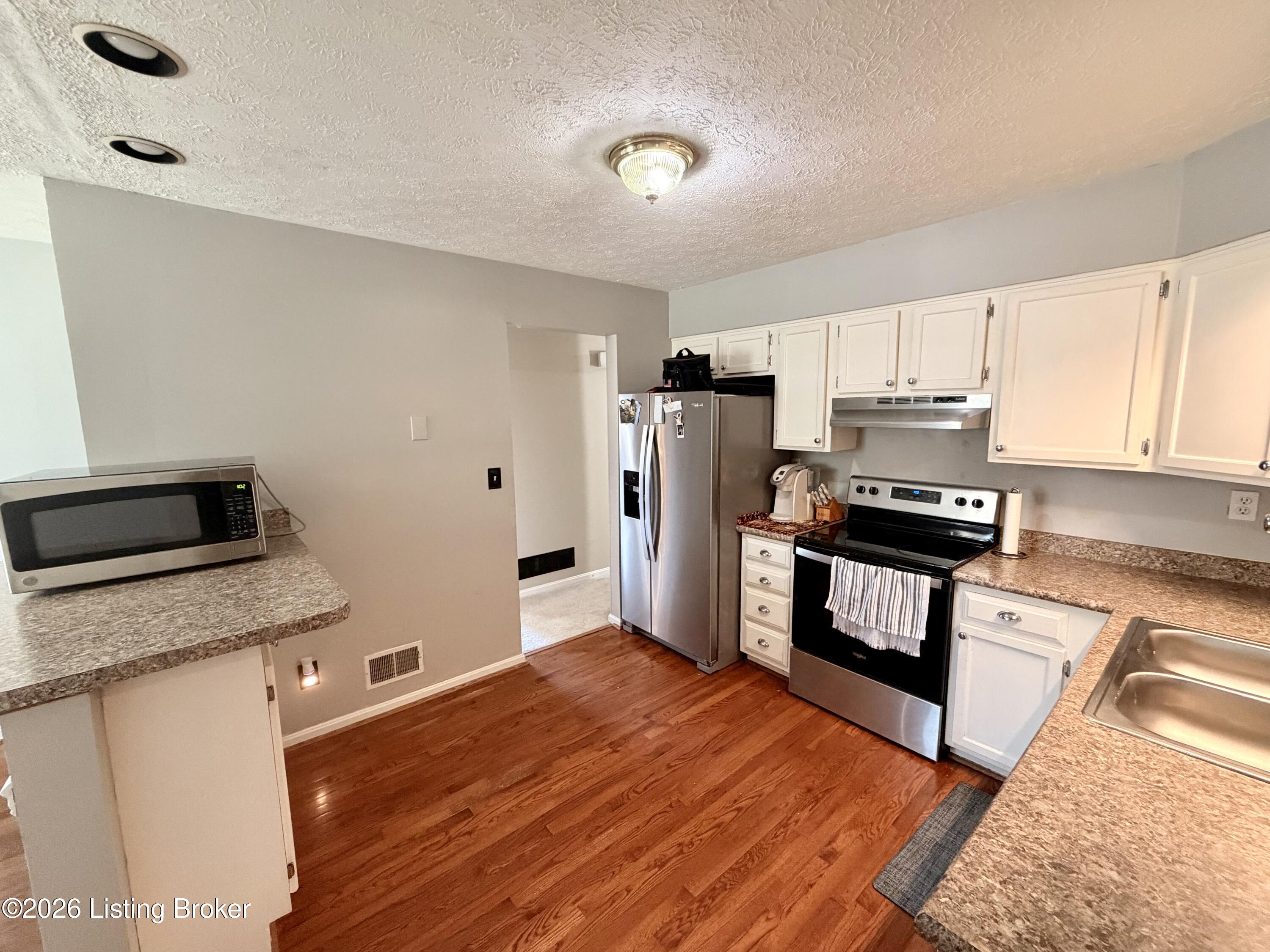 3706 Modesto Road Jeffersontown, KY 40299 - Photo 25 of 52 24 Kitchen