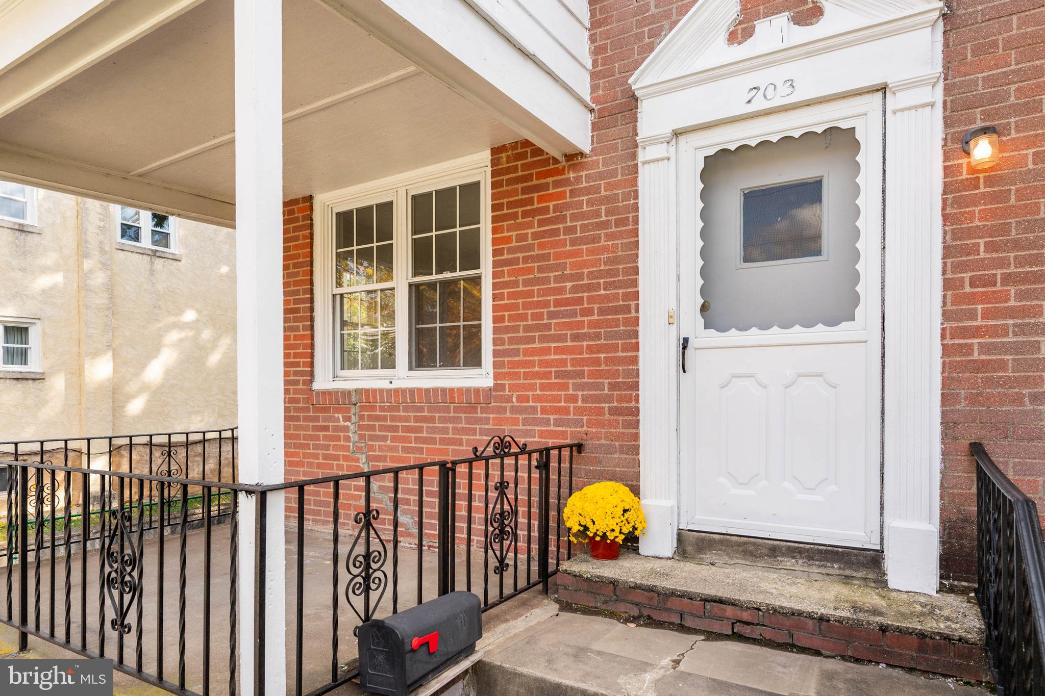 703 Humphreys Road Ardmore, PA 19003 - Photo 3 of 26