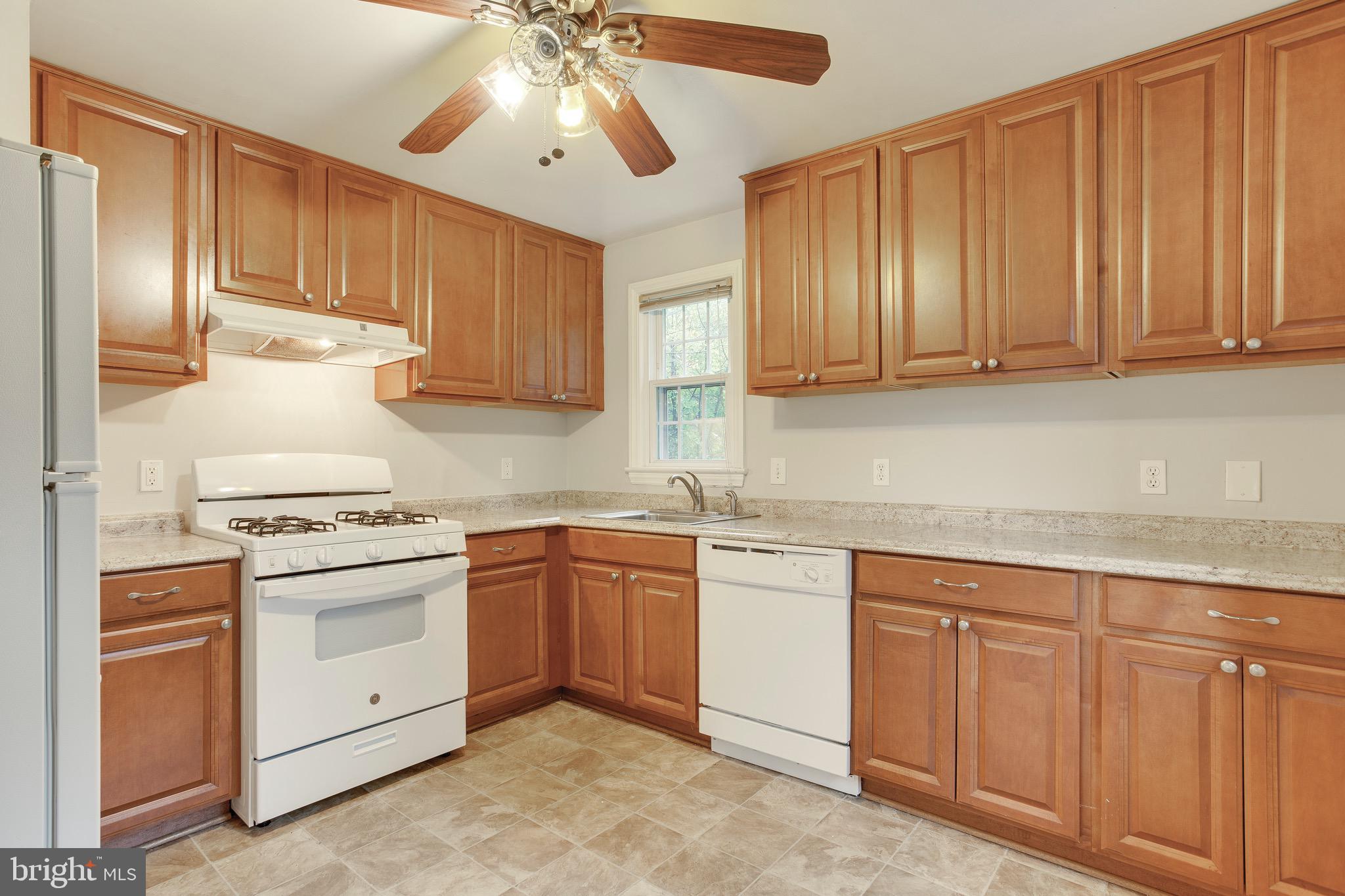 5027 Laguna Road College Park, MD 20740 - Photo 5 of 20 Kitchen