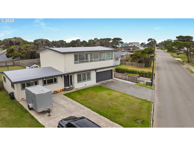 $823,600 | 875 Ocean Drive Southwest, Bandon, OR 97411