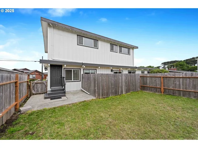 $823,600 | 875 Ocean Drive Southwest, Bandon, OR 97411