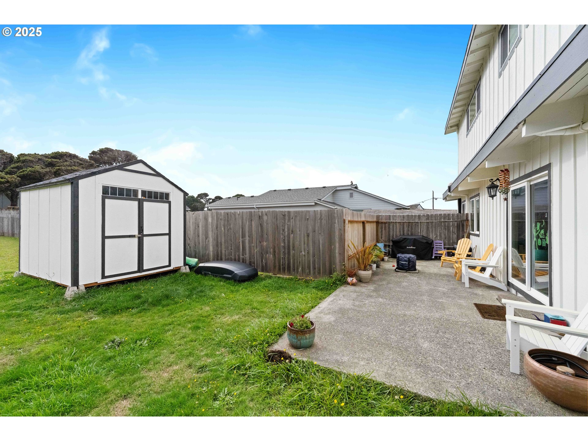 875 Ocean Drive Southwest Bandon, OR 97411 - Photo 29 of 31 a view of a backyard with furniture and a tub
