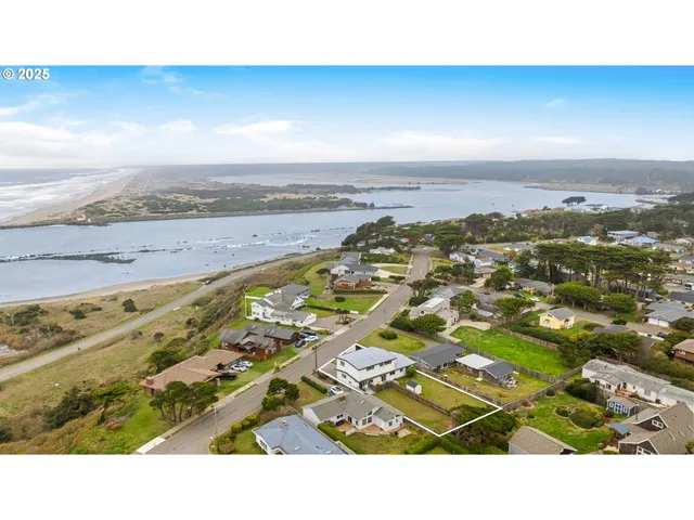 $823,600 | 875 Ocean Drive Southwest, Bandon, OR 97411