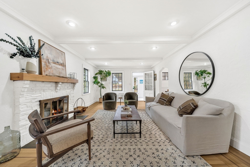 21 Cunningham Road Wellesley, MA 02481 - Photo 4 of 33
