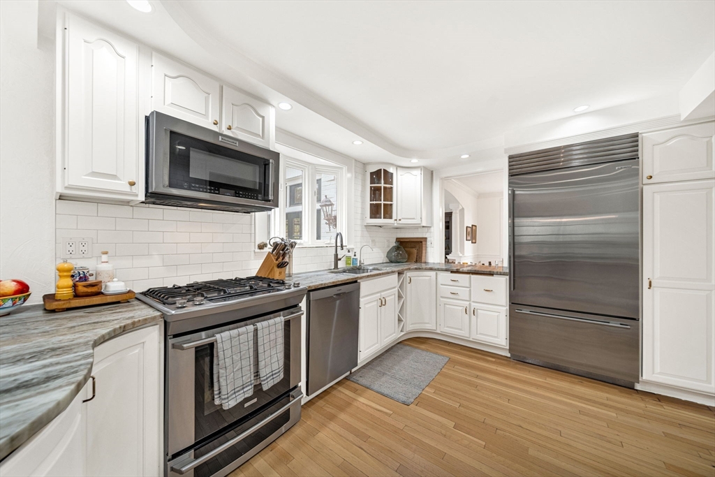 21 Cunningham Road Wellesley, MA 02481 - Photo 8 of 33