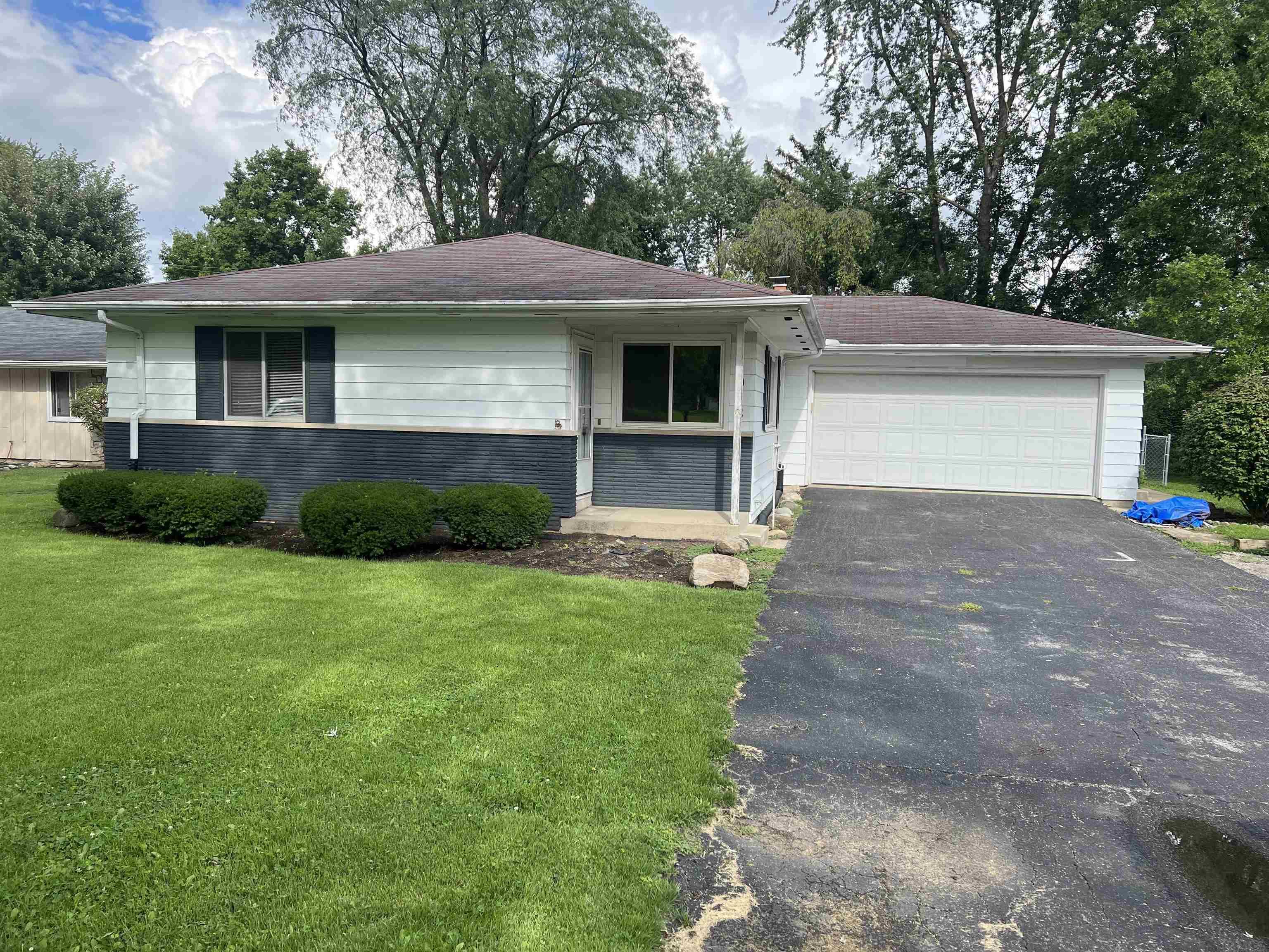 1018 Reed Road Fort Wayne, IN 46815 - Photo 2 of 19