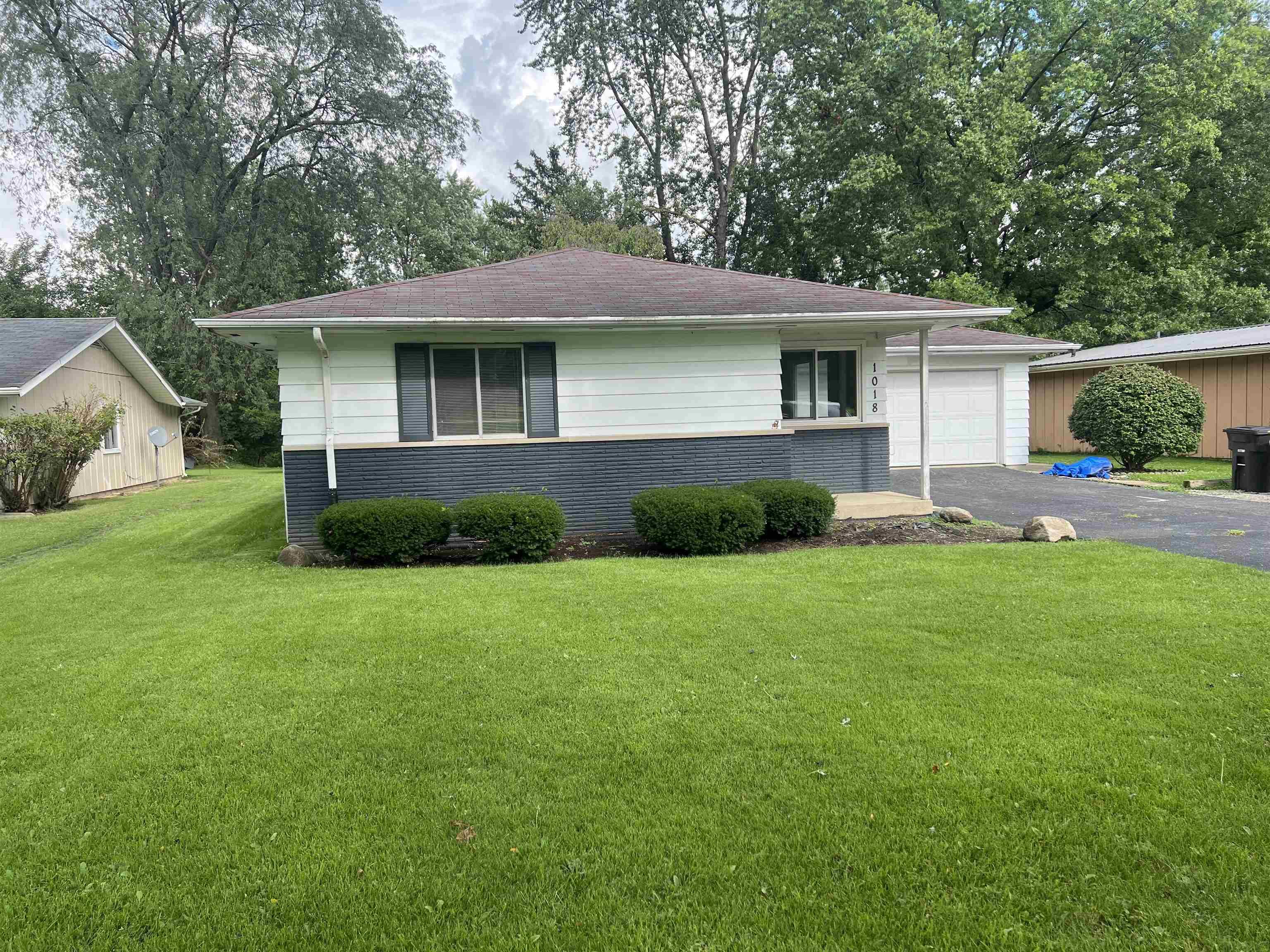 1018 Reed Road Fort Wayne, IN 46815 - Photo 3 of 19