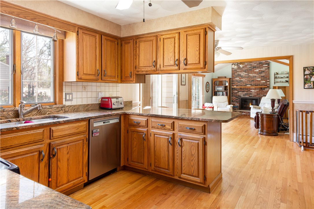93 Dana Road North Kingstown, RI 02852 - Photo 4 of 34