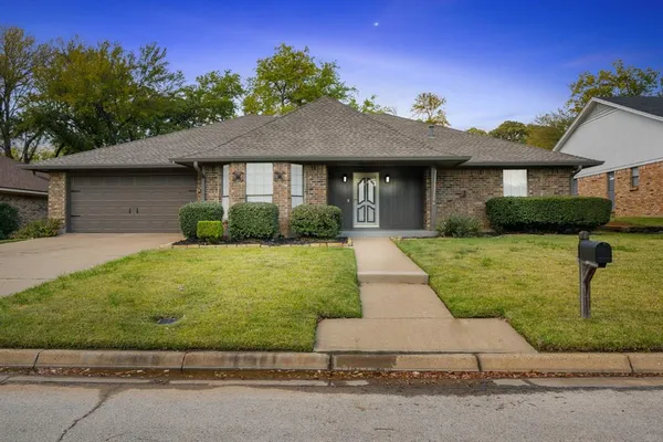 $3,100 | 2017 Iron Horse Court, Arlington, TX 76017