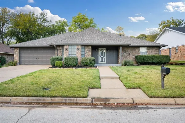$3,100 | 2017 Iron Horse Court, Arlington, TX 76017