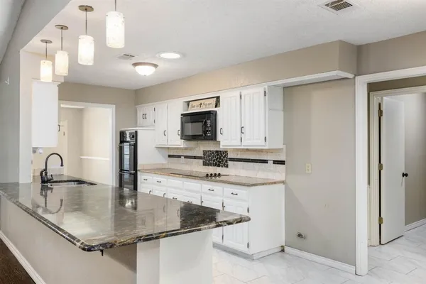 $3,100 | 2017 Iron Horse Court, Arlington, TX 76017