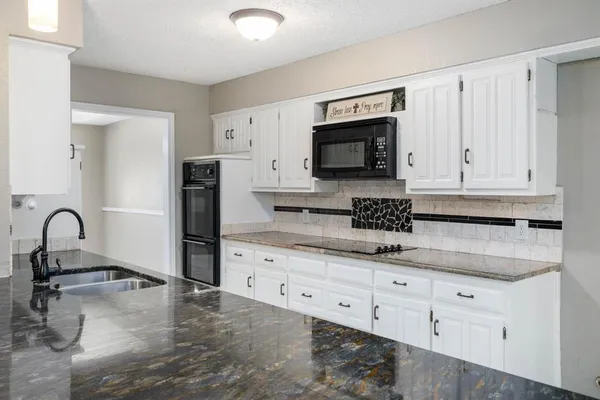 $3,100 | 2017 Iron Horse Court, Arlington, TX 76017