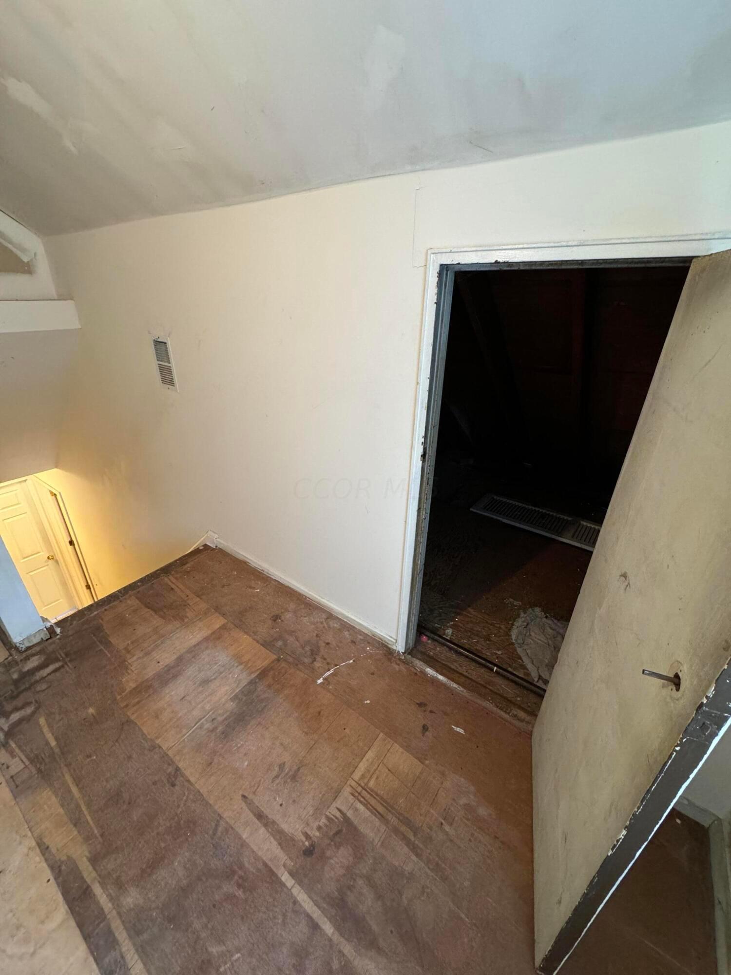 982 Antwerp Road Columbus, OH 43213 - Photo 22 of 25 Storage room