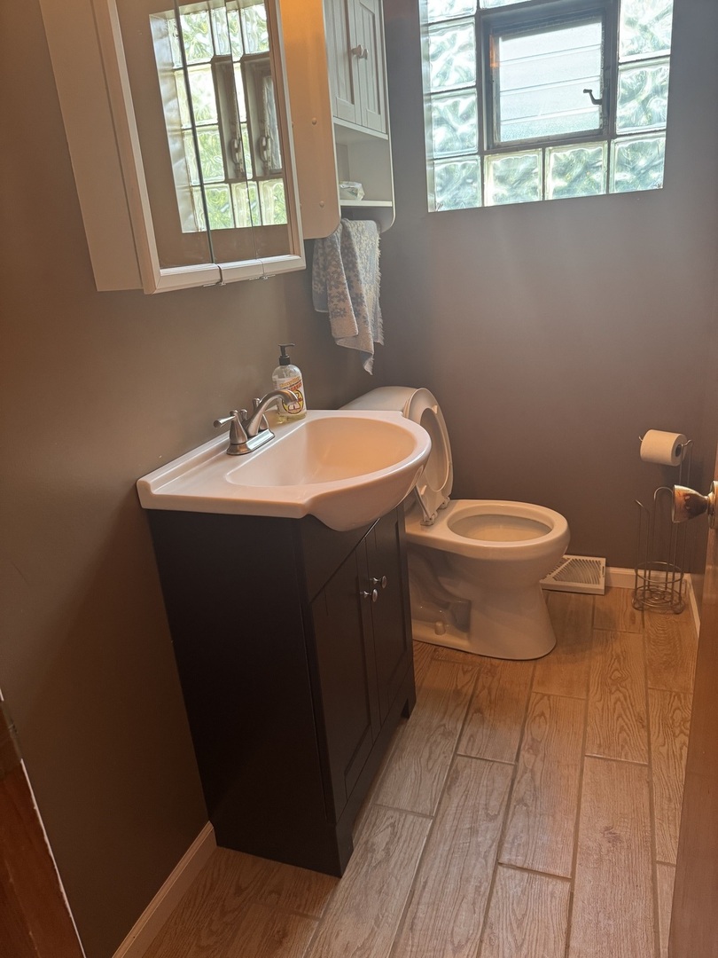 9858 South Muskegon Avenue Chicago, IL 60617 - Photo 3 of 7