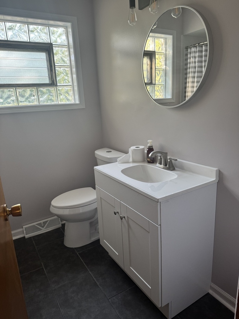 9858 South Muskegon Avenue Chicago, IL 60617 - Photo 4 of 7