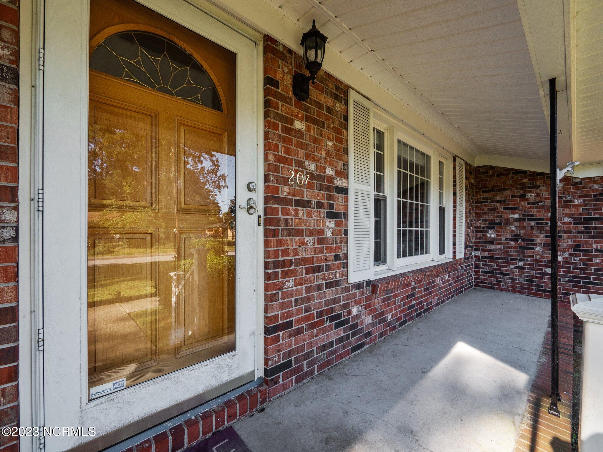 207 Pineview Road Jacksonville, NC 28546 - Photo 4 of 34 4-web-or-mls-04