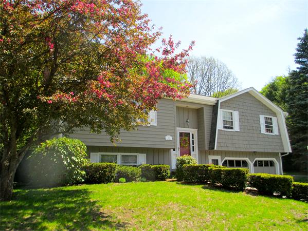 10 Keith Road Reading, MA 01867 - Photo 1 of 18 Gallery Image 1