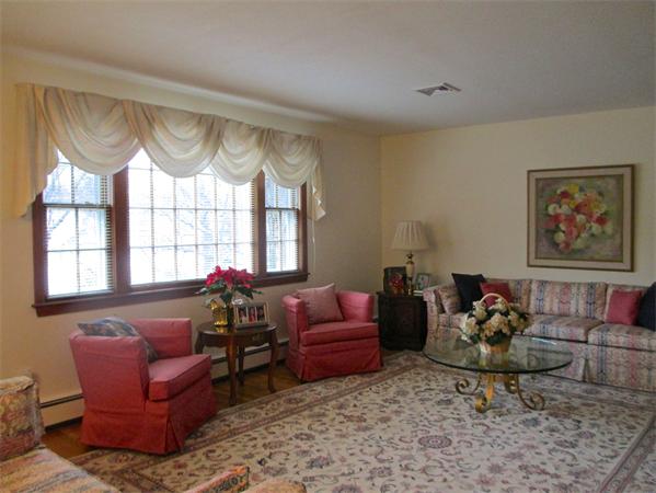 10 Keith Road Reading, MA 01867 - Photo 2 of 18 Gallery Image 2
