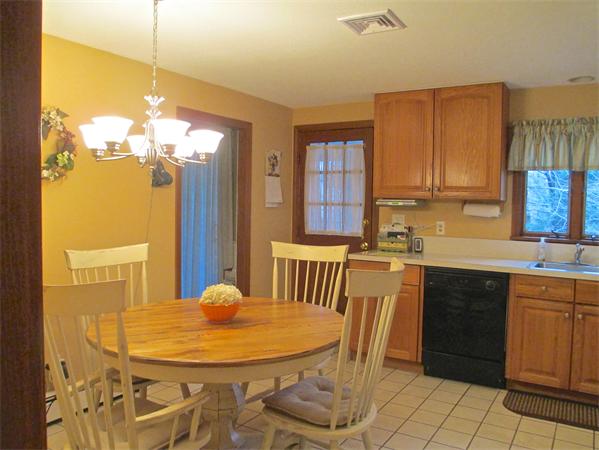 10 Keith Road Reading, MA 01867 - Photo 3 of 18 Gallery Image 3