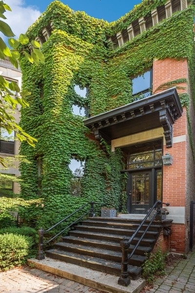 1823 North Lincoln Park West Chicago, IL 60614 - Photo 1 of 16 a front view of a house with a garden