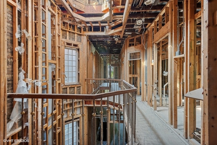 1823 North Lincoln Park West Chicago, IL 60614 - Photo 11 of 16 a view of a balcony