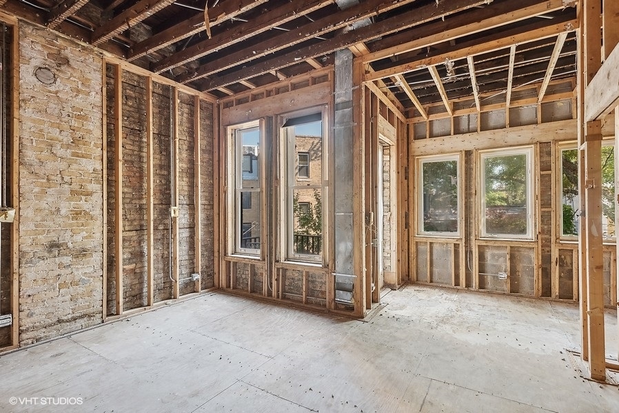 1823 North Lincoln Park West Chicago, IL 60614 - Photo 12 of 16 a view of entryway