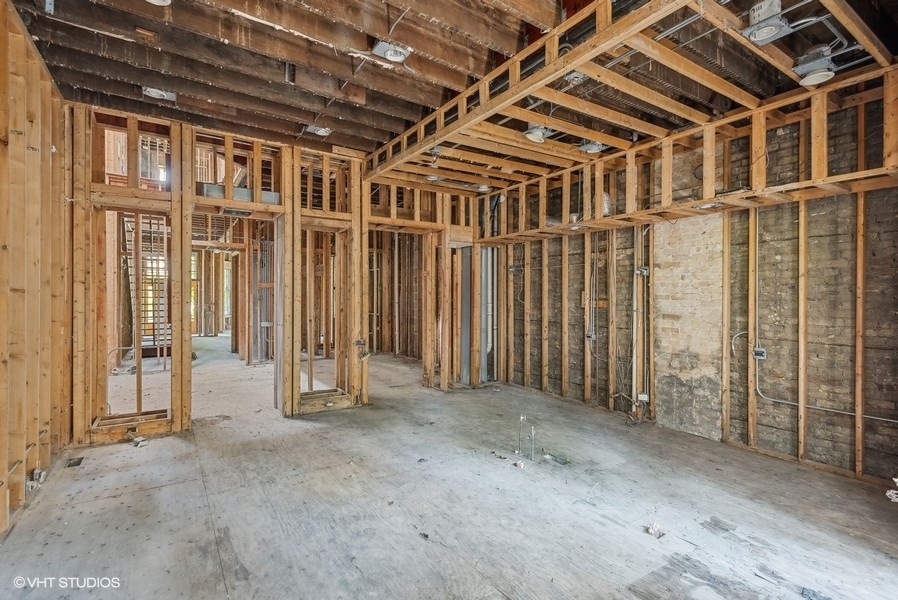 1823 North Lincoln Park West Chicago, IL 60614 - Photo 9 of 16 a view of an empty room