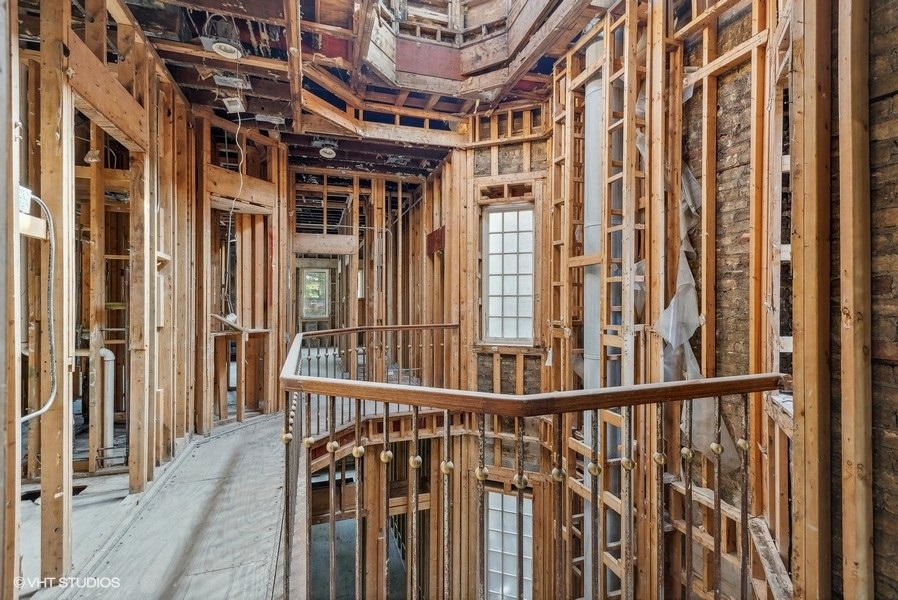 1823 North Lincoln Park West Chicago, IL 60614 - Photo 10 of 16 a view of a balcony