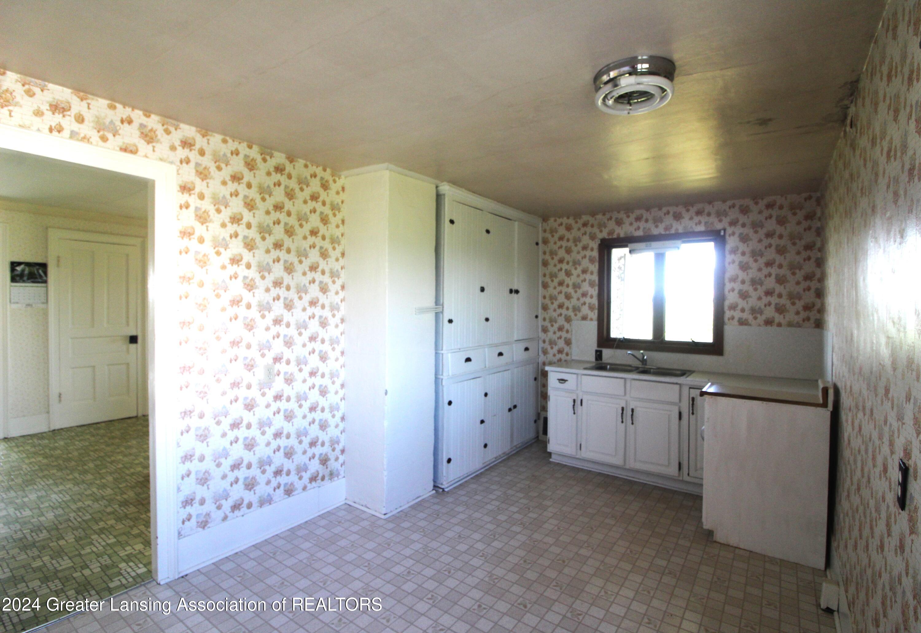 5262 East Gratiot Road Elsie, MI 48831 - Photo 10 of 24 gratiot kitchen