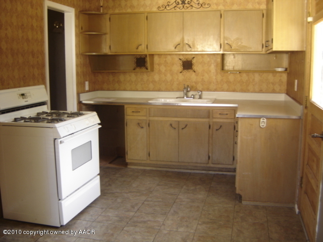 5012 South Bonham Street Amarillo, TX 79110 - Photo 5 of 5 a utility room with a sink a washer and dryer
