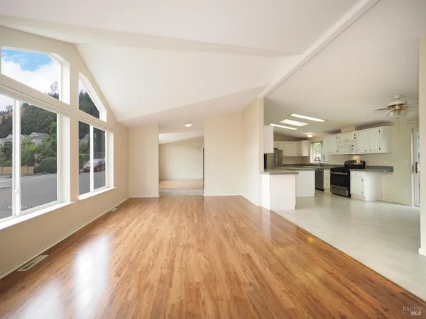 $925,000 | 115-117 School House Lane, Geyserville, CA 95441