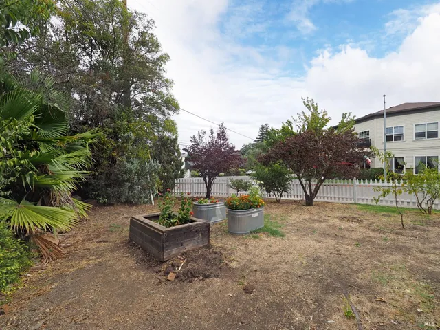 $925,000 | 115-117 School House Lane, Geyserville, CA 95441