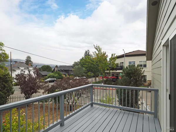 $925,000 | 115-117 School House Lane, Geyserville, CA 95441