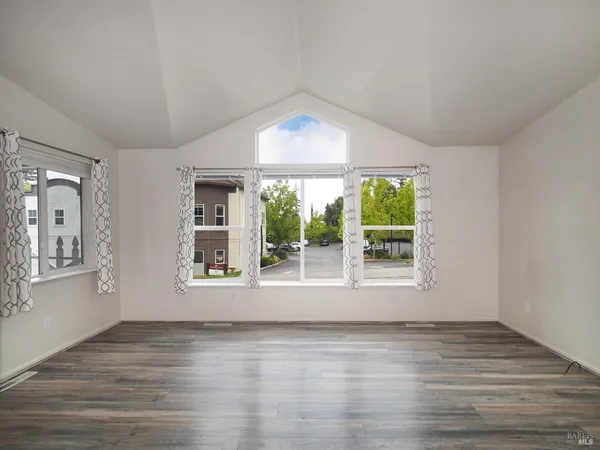 $925,000 | 115-117 School House Lane, Geyserville, CA 95441
