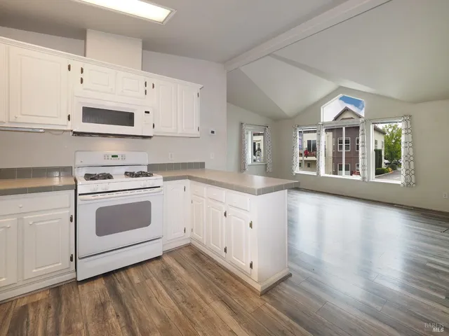 $925,000 | 115-117 School House Lane, Geyserville, CA 95441