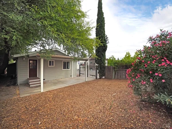 $925,000 | 115-117 School House Lane, Geyserville, CA 95441