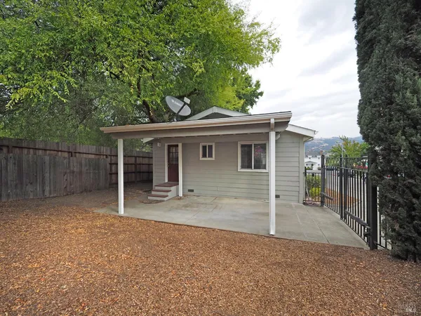 $925,000 | 115-117 School House Lane, Geyserville, CA 95441