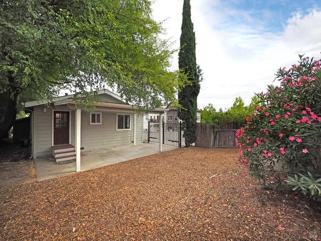 $925,000 | 115-117 School House Lane, Geyserville, CA 95441
