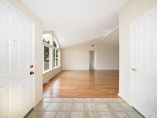 $925,000 | 115-117 School House Lane, Geyserville, CA 95441